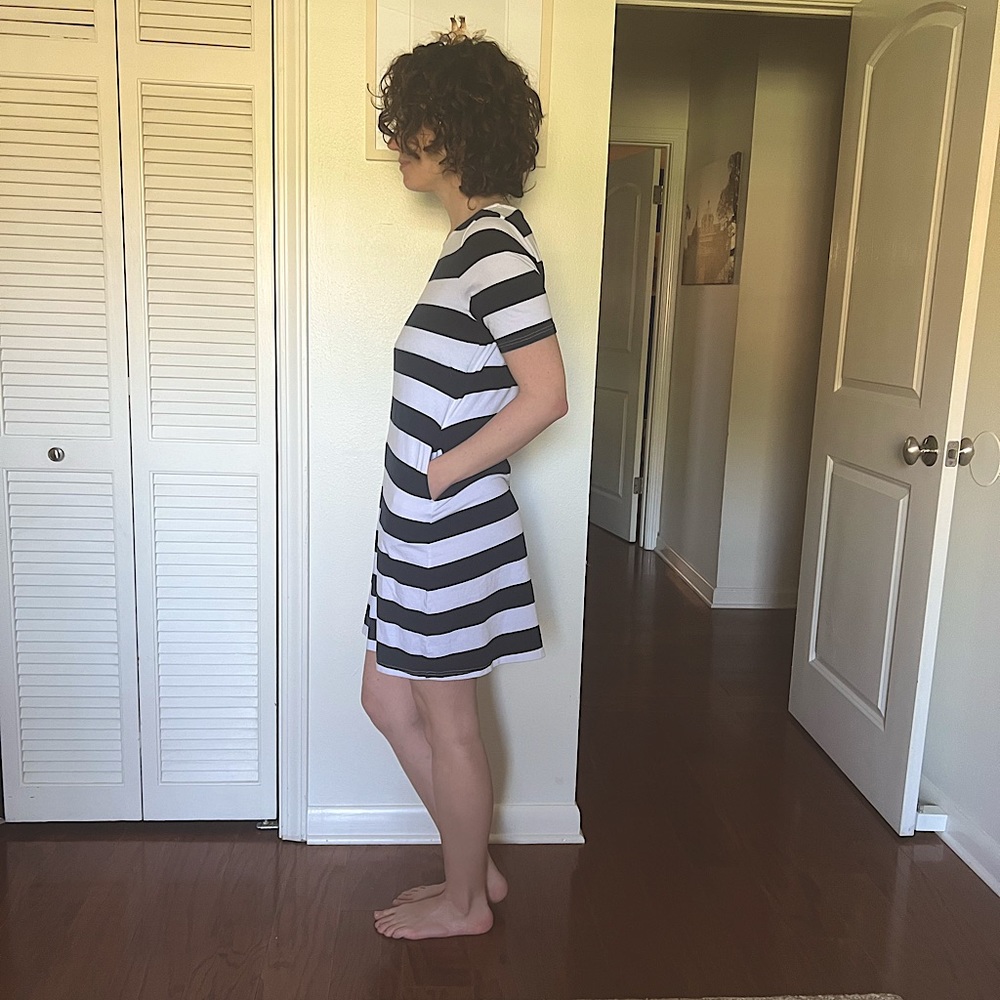 Nursing Queen Invisible Zipper Nursing Dress. XS. Navy and White.